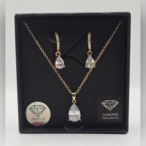 Lovisa Gold Teardrop Necklace & Earring Set Diamond Simulant Jewelry